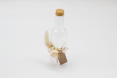 صورة علب بلاستيك للعصير